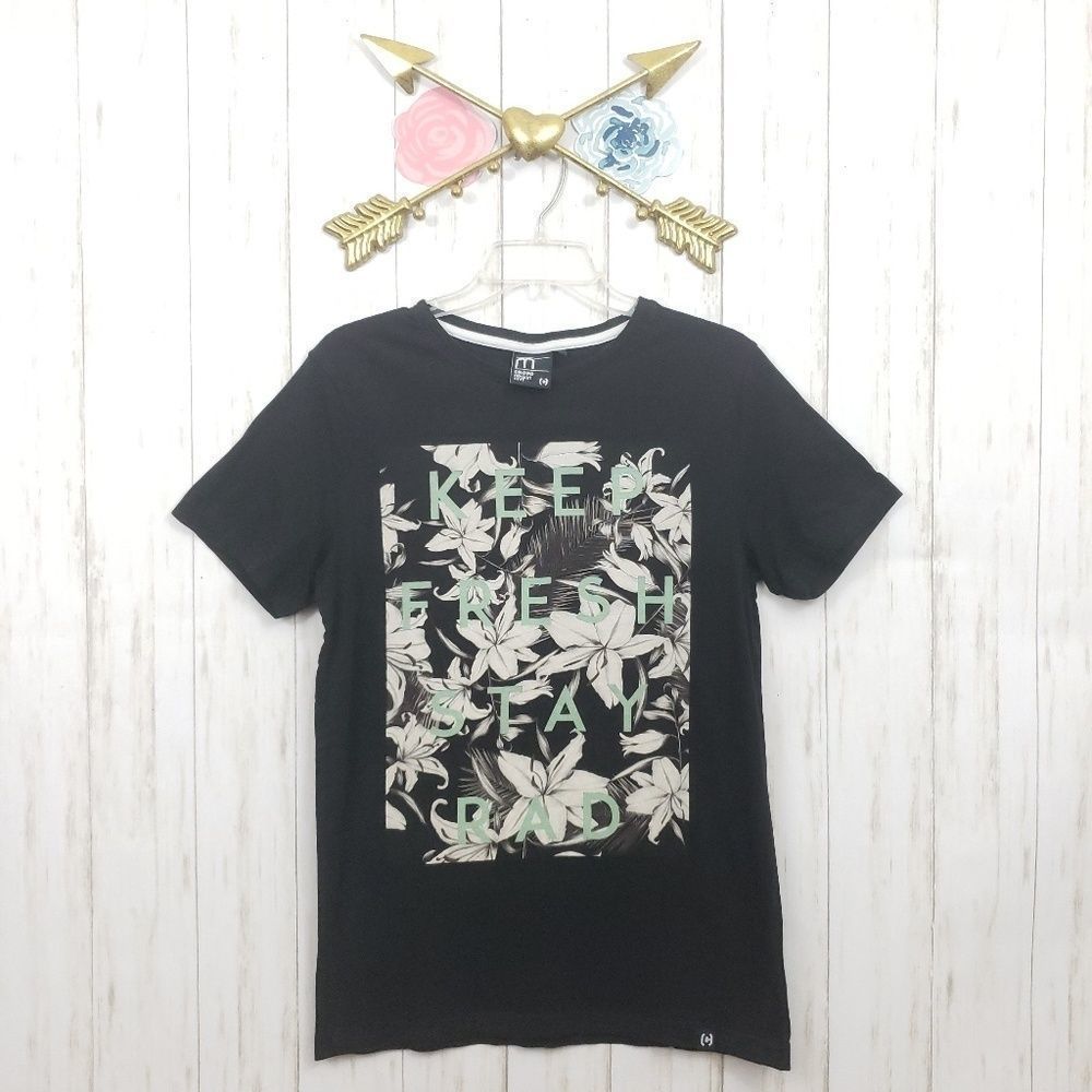 Crop Designs Keep Fresh Stay Rad Graphic T Size M